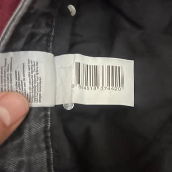 Mavi Jean Pantolonunda Tekrarlayan Dikiş Hatası Ve Sıkma Sorunu