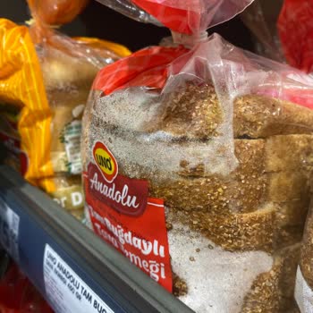 Şok Market Şubesinde Klimanın Altında Nemli Paketli Ekmek Sorunu