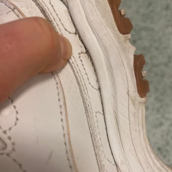 Yüksek Fiyatlı Skechers Ayakkabısının 7 Ayda Çatlaması Ve Değişim Talebi