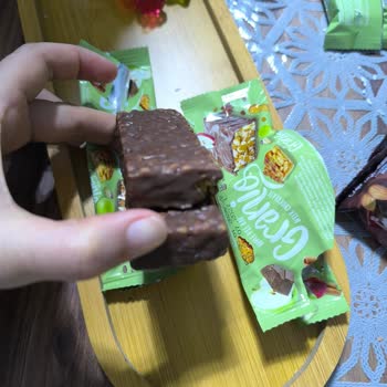 A101'de Satın Alınan Apple Pie Bar Mülk Chocolate Ürünlerinin Boyut Farklılığı