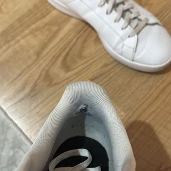 Kısa Sürede İç Yırtılan Adidas Ayakkabı İçin Değişim Talebi