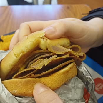 Reklamda Gösterilen Beef’n Cheddar XL Menüsü Gerçek Ürünle Uyumsuz