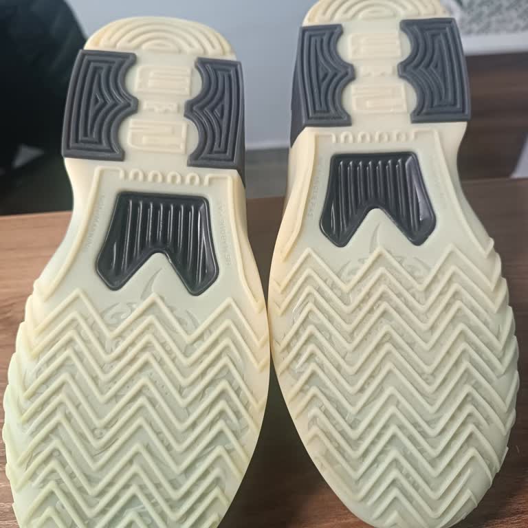 Parke Zemininde Kayma Yapan Nike Basketbol Ayakkabısı Değişim Talebi