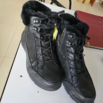 Görsellerdeki Renkle Uyuşmayan Ve Yanlış Beden Kadın Botu