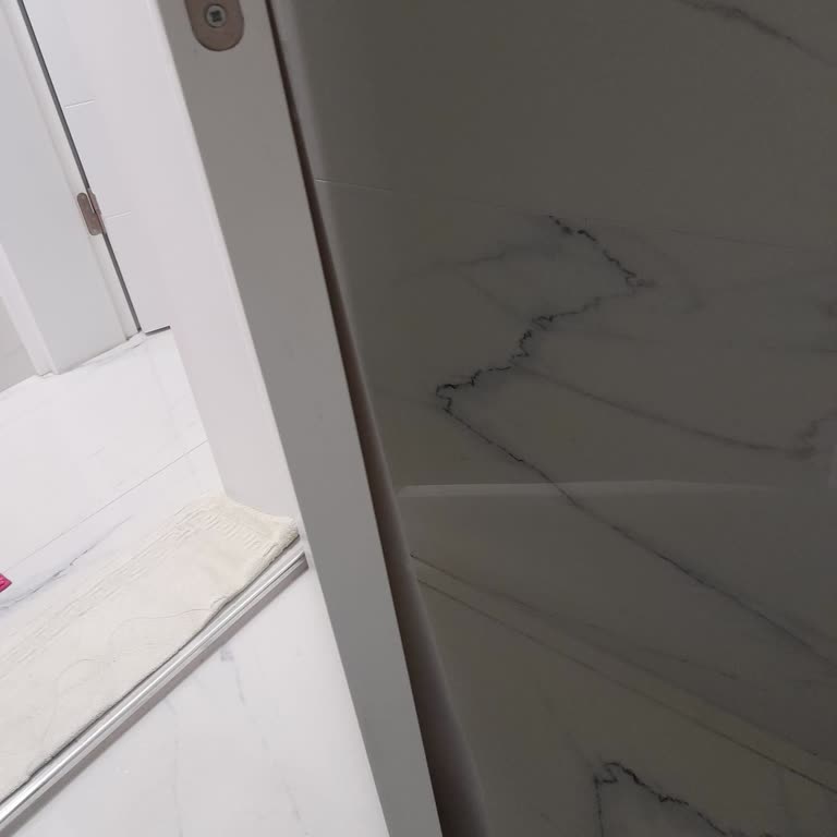 Garanti Kapsamındaki Tuvalet Kapısının Kaplaması Ayrıldı, Çözüm Sunulmadı