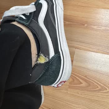 Vans Old Skool Ayakkabısının Bilek Kısmı 1 Ayda Yırtıldı, Mağaza Kalite Sorununu Görmezden Geldi