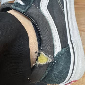 Vans Old Skool Ayakkabısının Bilek Kısmı 1 Ayda Yırtıldı, Mağaza Kalite Sorununu Görmezden Geldi