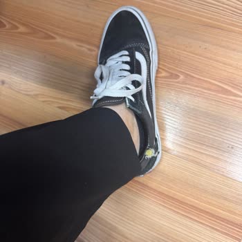 Vans Old Skool Ayakkabısının Bilek Kısmı 1 Ayda Yırtıldı, Mağaza Kalite Sorununu Görmezden Geldi