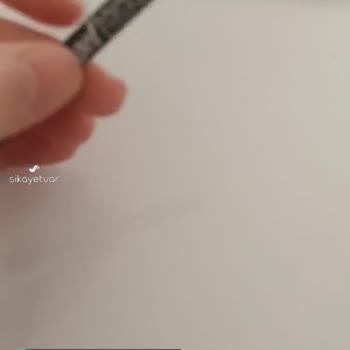 Watsons'tan Alınan Göz Kalemi İçi Kırık