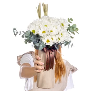 Solmuş Çiçek Ve İlgisiz Müşteri Hizmeti