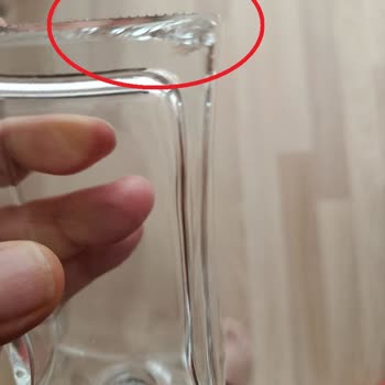 Kırık Parfüm Şişesi Nedeniyle El Kesildi, Hızlı Değişim Veya İade Talebi