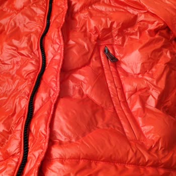 İlk Yıkamada Mont Kaz Tüyleri Toplandı, Kullanılamaz Ve İade Bekliyor