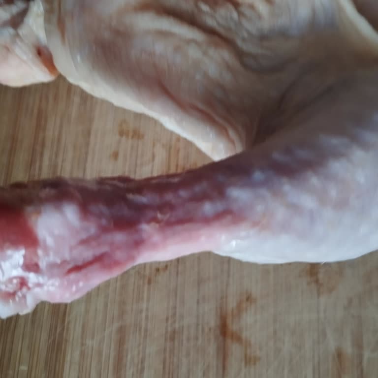 Gedik Tavuk Ürününde Çürüme: Son Kullanma Tarihi İçinde Olmasına Rağmen