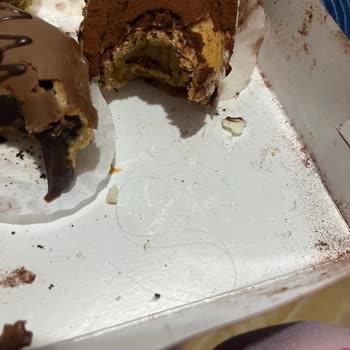 Kurye Davranışı Ve Hijyen İhlali: Tiramisulu Eklerde Kıl