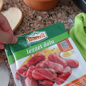 İstanbul Sancaktepe BİM Şubesinde Küflü Kısa Sosis Ürünü