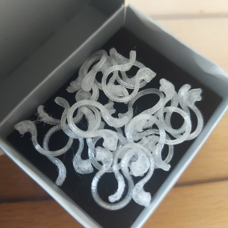 Kalitesiz Şeffaf Kulak Klipsi Ve Cevapsız Müşteri Hizmetleri