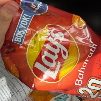 Lays Baharatlı Cipste Yabancı Madde Bulunması Ve Mide Bulantısı