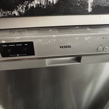 Vestel Bulaşık Makinesinin Kapak Metalik Kaplaması Soyuluyor Ve Boya Çözülüyor