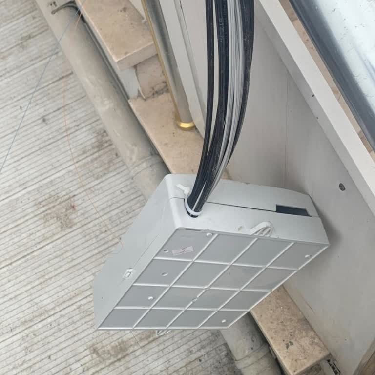 Yan Bina Yıkımı Nedeniyle Avcılar’da 13 Gün Süren İnternet Kesintisi Ve Çözüm Eksikliği