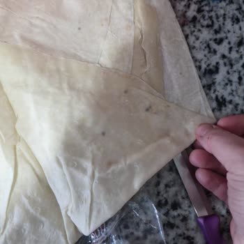 Küflü Yufka Şikayeti İftar Hazırlığında Sağlık Endişesi Ve Cevapsız Şikayet