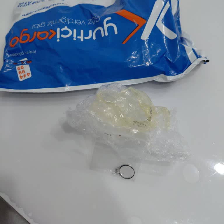 Kötü Paketleme Ve Belge Eksikliği Nedeniyle Tektaş Lotus Yüzük İadesi Talebi