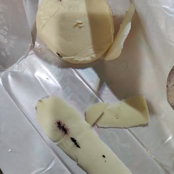 Son Kullanma Tarihini Geçmemiş Tereyağında Siyah Lekeler Gıda Güvenliği Endişesi