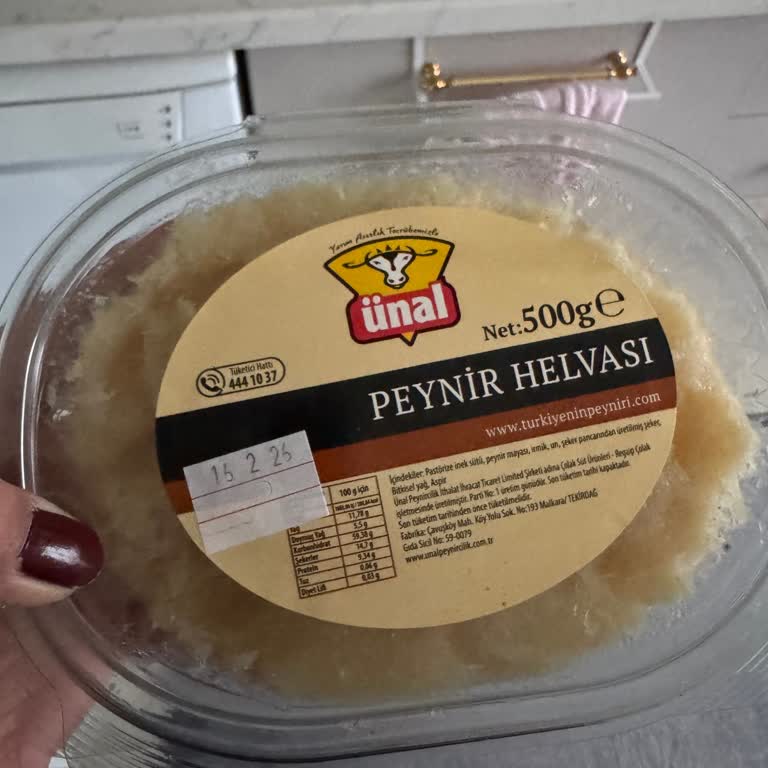 Ünal'de Süresi Geçmiş Peynir Helvası Satışı ve Yenisiyle Değiştirilmesi Talebi
