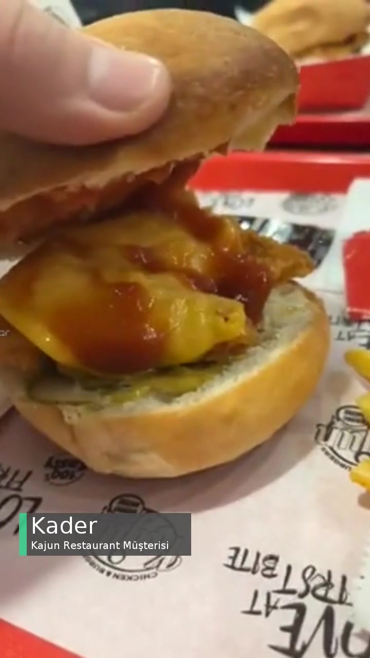 Kajun Restaurant Soğuk Ve Küçük Hamburger! videonun kapak resmi