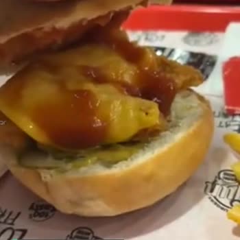 Kajun Restaurant Soğuk Ve Küçük Hamburger!