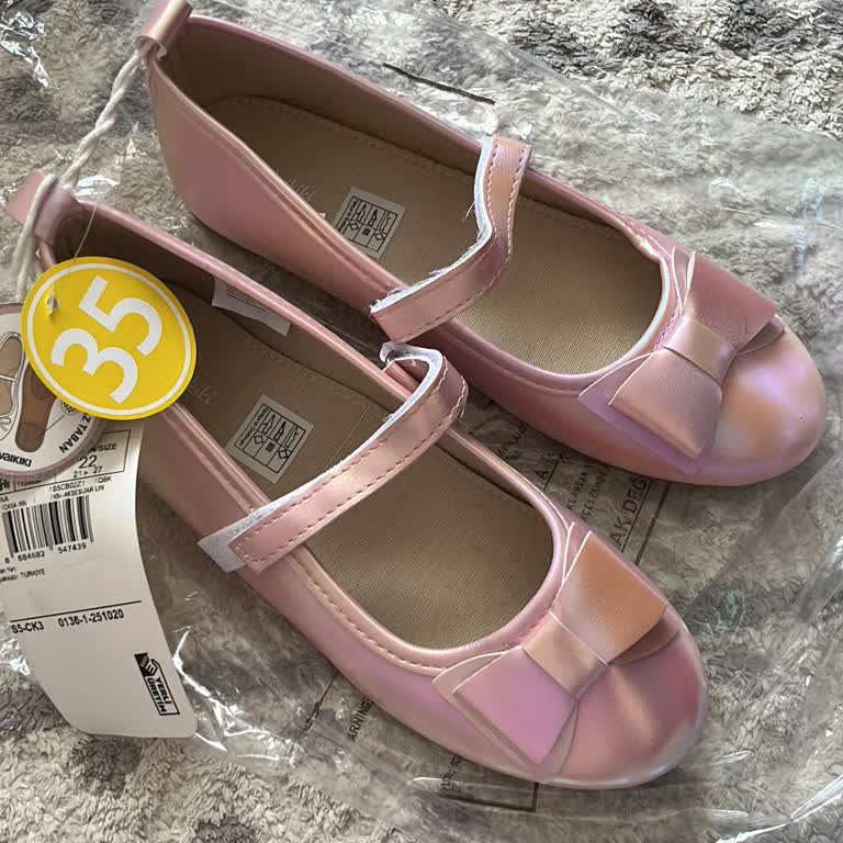 Yanlış Ürün Gönderildi Doğru Çocuk Ayakkabısının Hemen Gönderilmesi Gerekiyor