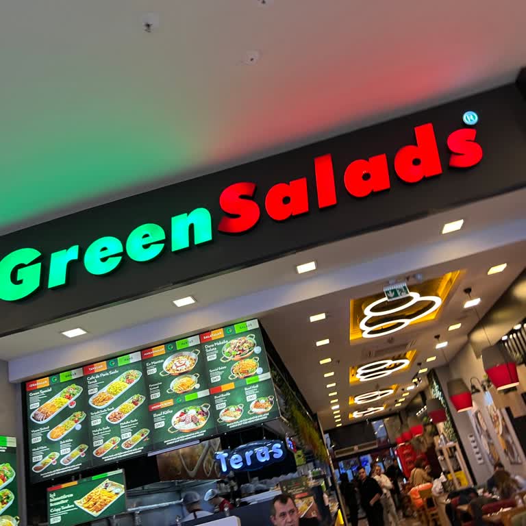 Boş Masalar Olmasına Rağmen Kapı Dibi Oturtulması Ve Çalışanların Kaba Tavırları