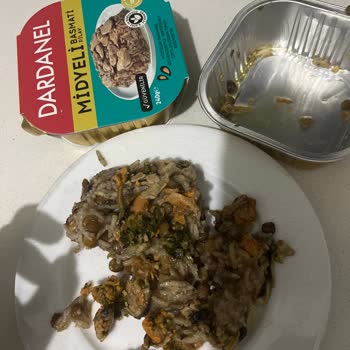 Dardanel Midyeli Pilavda Temizlenmemiş Midye Ve Kötü Koku