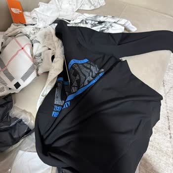 Sipariş Edilen T-Shirtler Yerine Kazak Gönderildi Ve İletişim Cevapsız