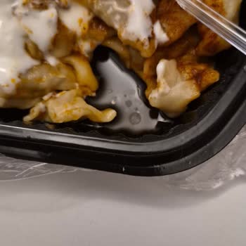 Sıcak Olacağı Söylenene Rağmen Soğuk Ve Yağlı Mantı, Yardımsız Müşteri Hizmeti