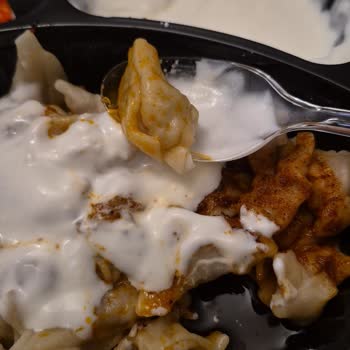 Sıcak Olacağı Söylenene Rağmen Soğuk Ve Yağlı Mantı, Yardımsız Müşteri Hizmeti