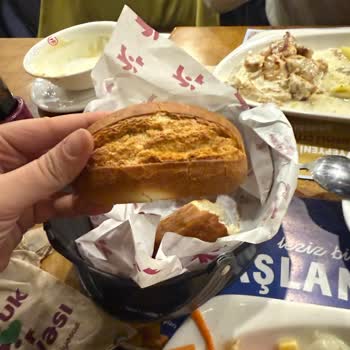 İftar Menüsü Eksikliği, Yanmış Ekmek Ve Getirilmeyen İçecekler