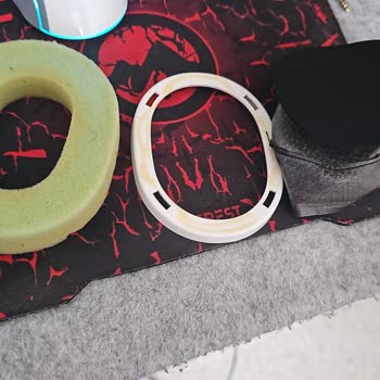 Pedleri Takamayan Havit Kulaklık Ve Cevapsız WhatsApp Desteği