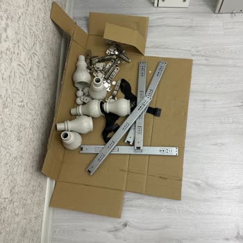 Eksik Parçalar Nedeniyle Dolap Montajı Tamamlanamıyor