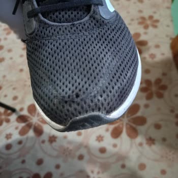 Ayakkabım Ön Kısmında Patladı, Mağaza Üretim Kusuru Olmadığını Söylüyor