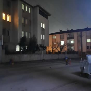 Bursa Osmangazi Dumlupınar Mahallesi Sokak Lambaları Çalışmıyor Ve Güvenlik Tehlikeye Atılıyor