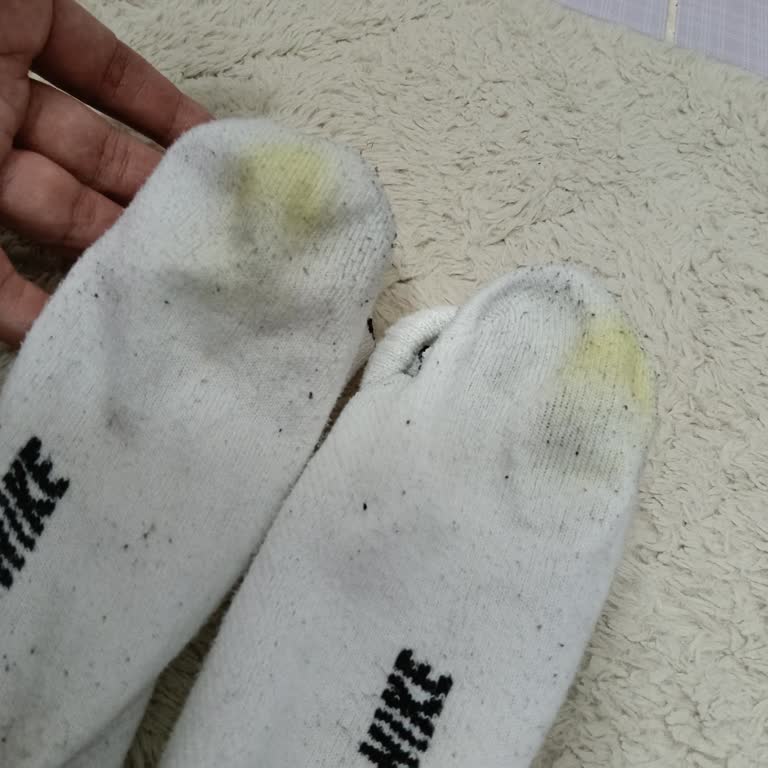 Lescon Ghost Easystep Ayakkabısının Çorapları Lekelemesi Ve Yoğun Koku Problemi