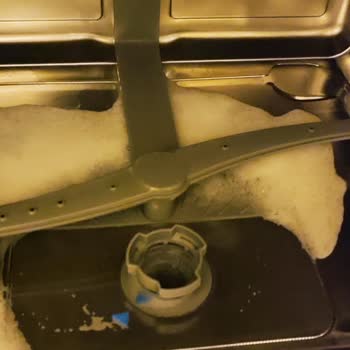 Bingo Deterjanı Kullanımından Sonra Bulaşık Makinesinde Aşırı Köpük Sorunu