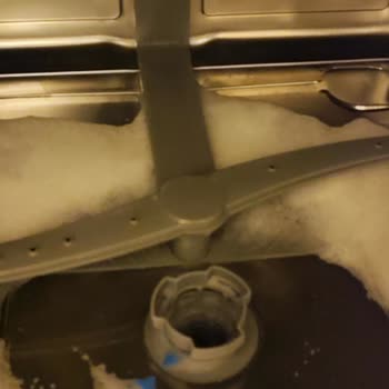 Bingo Deterjanı Kullanımından Sonra Bulaşık Makinesinde Aşırı Köpük Sorunu