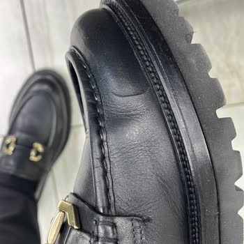 Az Kullanılmış Ayakkabının Hızlı Bozulması Ve Değişim İsteği