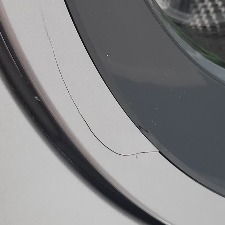 Garanti Bitmiş Arçelik Çamaşır Makinesinin Kapağında Kendi Kendine Oluşan Çatlaklar