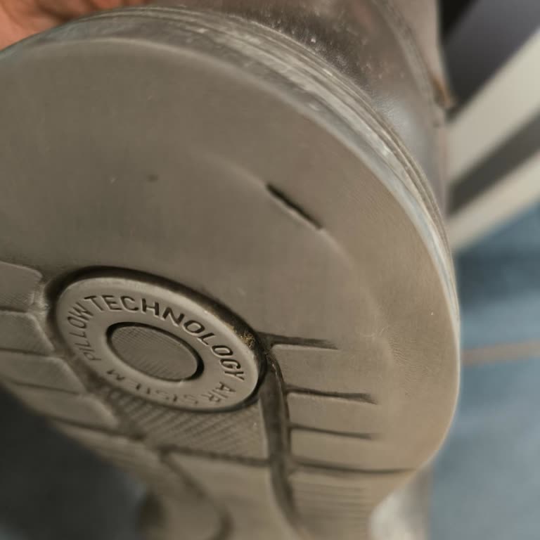 Derimod Ayakkabısında Tabandan Delik Ve Haksız Red