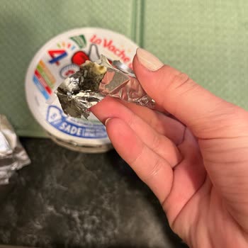 Siyah Lekeli La Vache Qui Rit Krem Peynirinde Sağlık Endişesi Ve Güven Kaybı