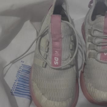 Ayakkabı Bağcıkları Kısa Sürede Koptu, Mağaza Sorumluluk Almıyor