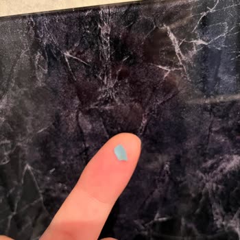 Bebek Kıyafetindeki Boya Parçası Sağlık Tehlikesi Ve Mağaza Sorumluluk Reddi