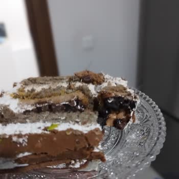 Hijyen Sorunu: Pastada Saç Bulunması Ve Umursamaz Şube Yetkilisi